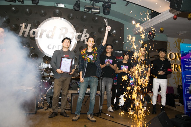 Trinh Thy San, Trịnh Lam Sa đăng quang “Tài năng trẻ guitar điện trực tuyến Yamaha 2018” - Ảnh 1.