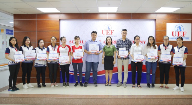Sinh viên được tiếp thêm động lực học tập từ quỹ học bổng UEF - Ảnh 2.