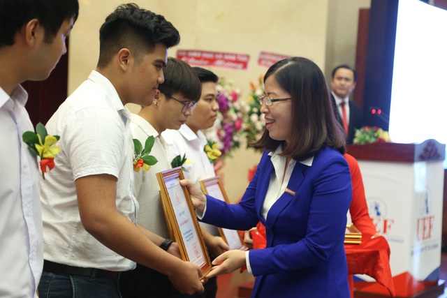 Sinh viên được tiếp thêm động lực học tập từ quỹ học bổng UEF - Ảnh 4.