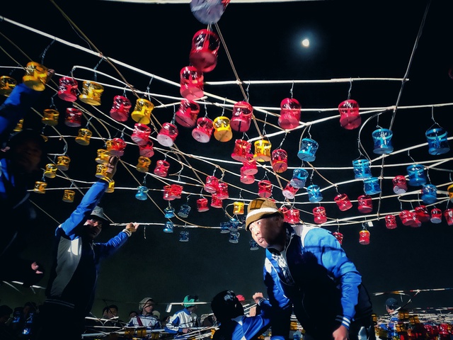 Thả lửa lên trời cùng lễ hội khinh khí cầu Taunggyi - Ảnh 2.