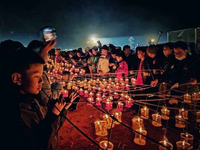 Thả lửa lên trời cùng lễ hội khinh khí cầu Taunggyi - Ảnh 3.