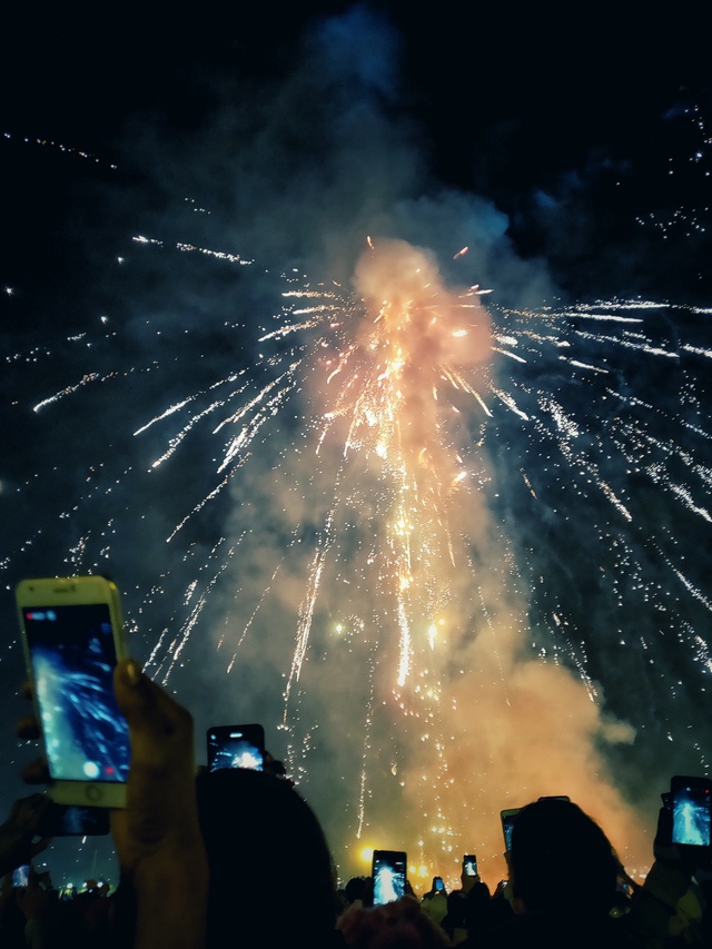 Thả lửa lên trời cùng lễ hội khinh khí cầu Taunggyi - Ảnh 7.