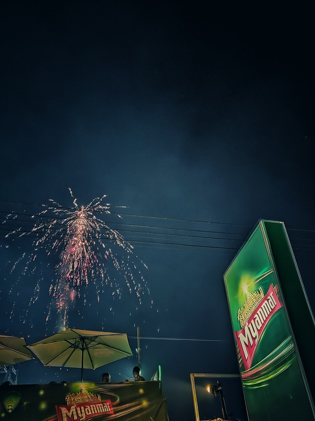 Thả lửa lên trời cùng lễ hội khinh khí cầu Taunggyi - Ảnh 9.