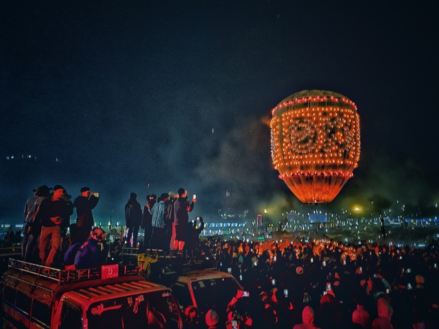 Thả lửa lên trời cùng lễ hội khinh khí cầu Taunggyi - Ảnh 12.