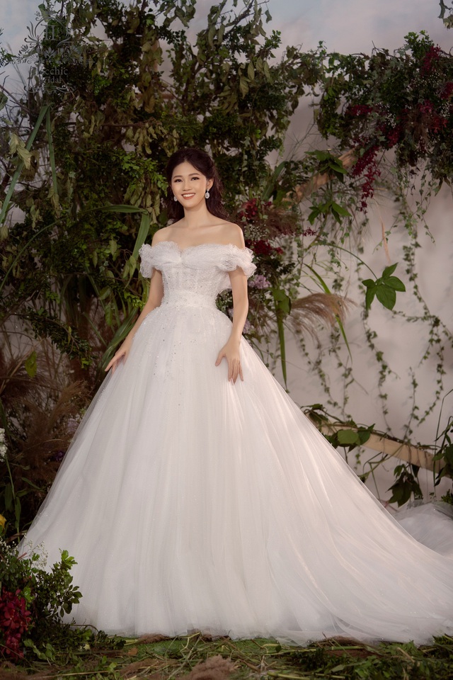 &Aacute; hậu Thanh T&uacute;: Lộ diện v&aacute;y cưới Cinderella trị gi&aacute; 400 triệu - Ảnh 3.