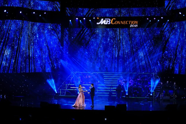 MB connection 2018 &ldquo;Chuyển - Live concert&rdquo;: Đ&ecirc;m nhạc đẳng cấp tri &acirc;n kh&aacute;ch h&agrave;ng của MB - Ảnh 4.