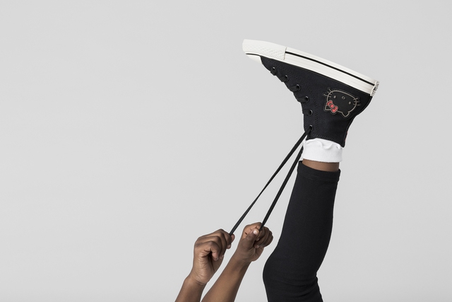 Chiều fan Hello Kitty hết mực, Converse ra mắt lần 2 phi&ecirc;n bản giới hạn với bộ Collab - Converse x Hello Kitty - Ảnh 6.