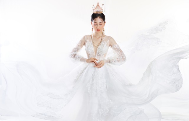 Ngắm &Aacute; hậu B&ugrave;i Phương Nga đẹp ngẩn ngơ trong BST v&aacute;y cưới - Ảnh 7.