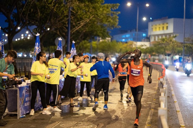 50 sắc thái độc lạ của các runners trên đường chạy marathon - Ảnh 7.