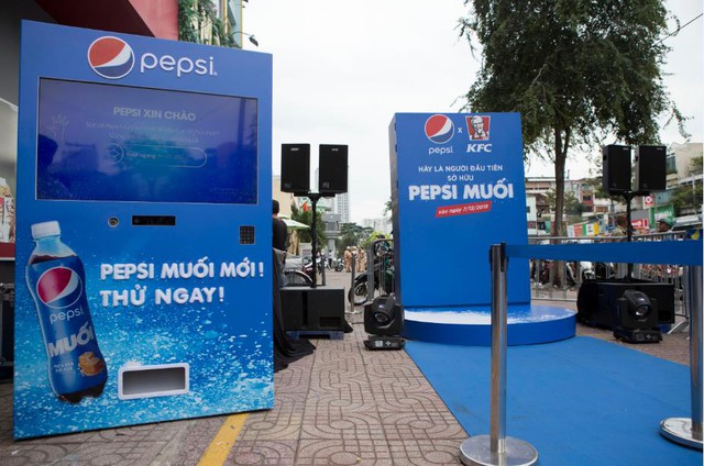 Thật bất ngờ: Pepsi Muối ra mắt hoành tráng khiến người hâm mộ ví như “iPhone” của làng nước giải khát - Ảnh 1.
