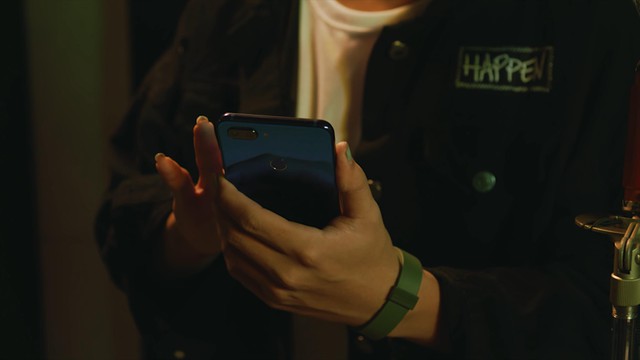 Đây là lý do Nguyễn Trọng Tài chọn Xiaomi Mi 8 Lite trong MV mới nhất của Hongkong1 - Ảnh 1.